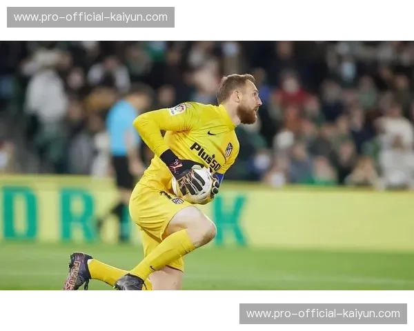 门将的困境：面对“人墙”式站位，出击与否的两难选择