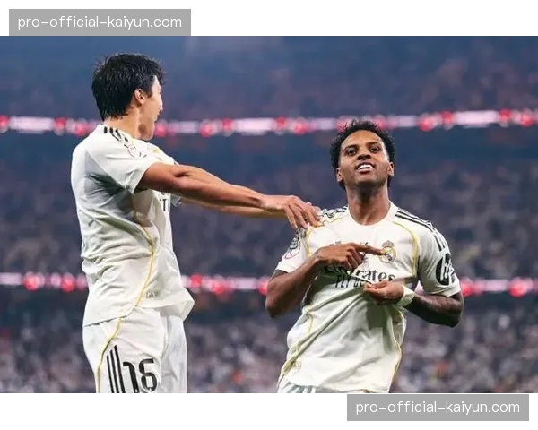 西甲实时：皇马半场2-0领先，罗德里戈与巴尔韦德破门